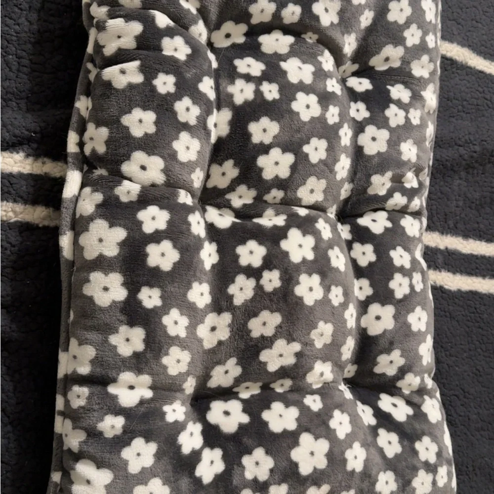 Floral Patterned cat bed